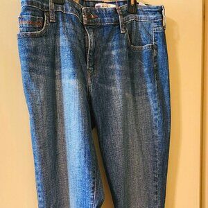 Womens Levis New with tags 14m/32